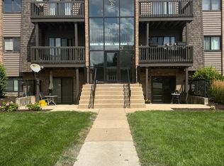 1424 Stonebridge Cir #12, Wheaton, IL 60189