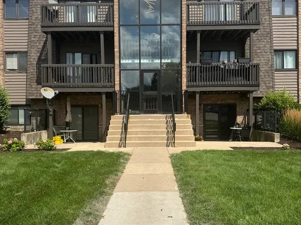 1424 Stonebridge Cir #12, Wheaton, IL 60189