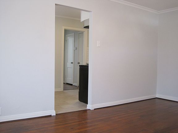 4th image of 6218 Kenwood Ave