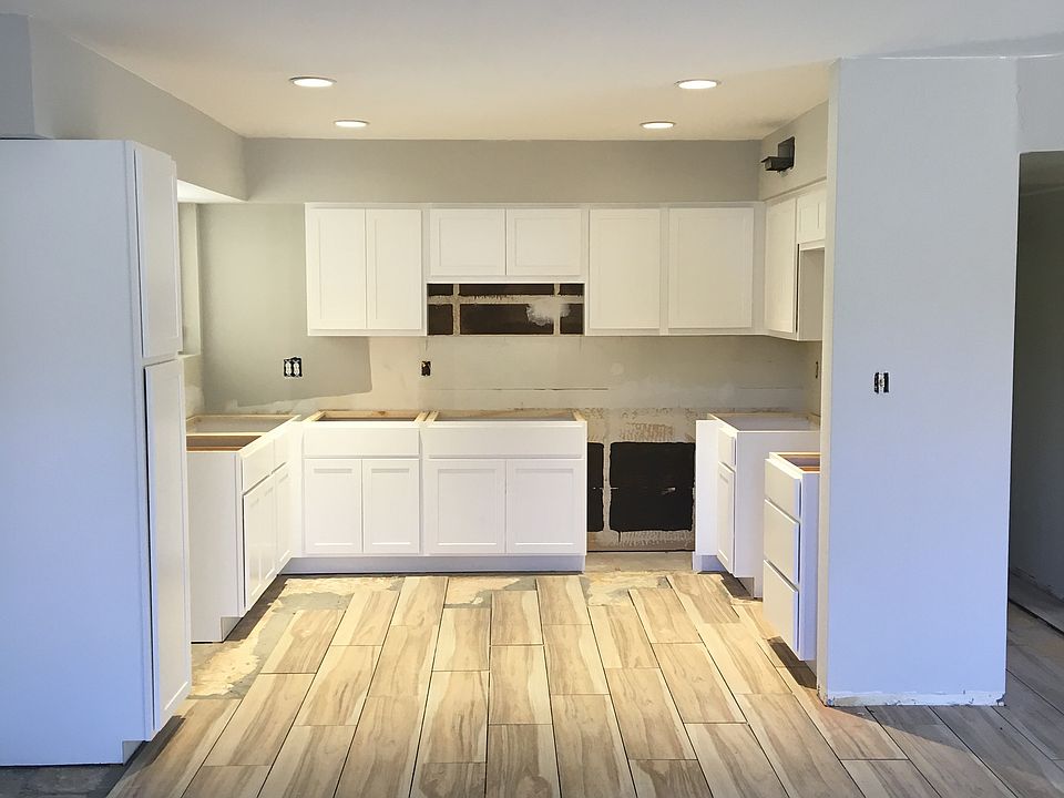2nd image of 817 E Cheryl Dr