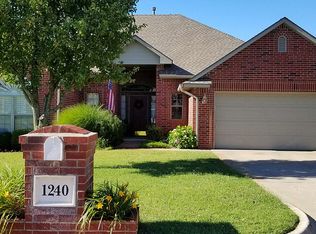 1240 Haley Cir, Noble, OK 73068
