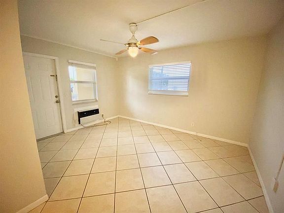 3rd image of 111 N L St APT 5