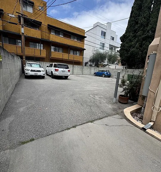 831 Wilcox Ave — Photo 12