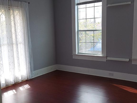 4th image of 827 W Woodlawn Ave
