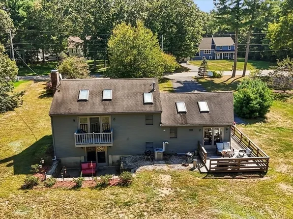 23 Bow St, Carver, MA 02330