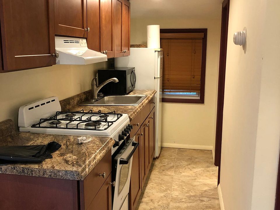 2nd image of 30 Flushing Rd