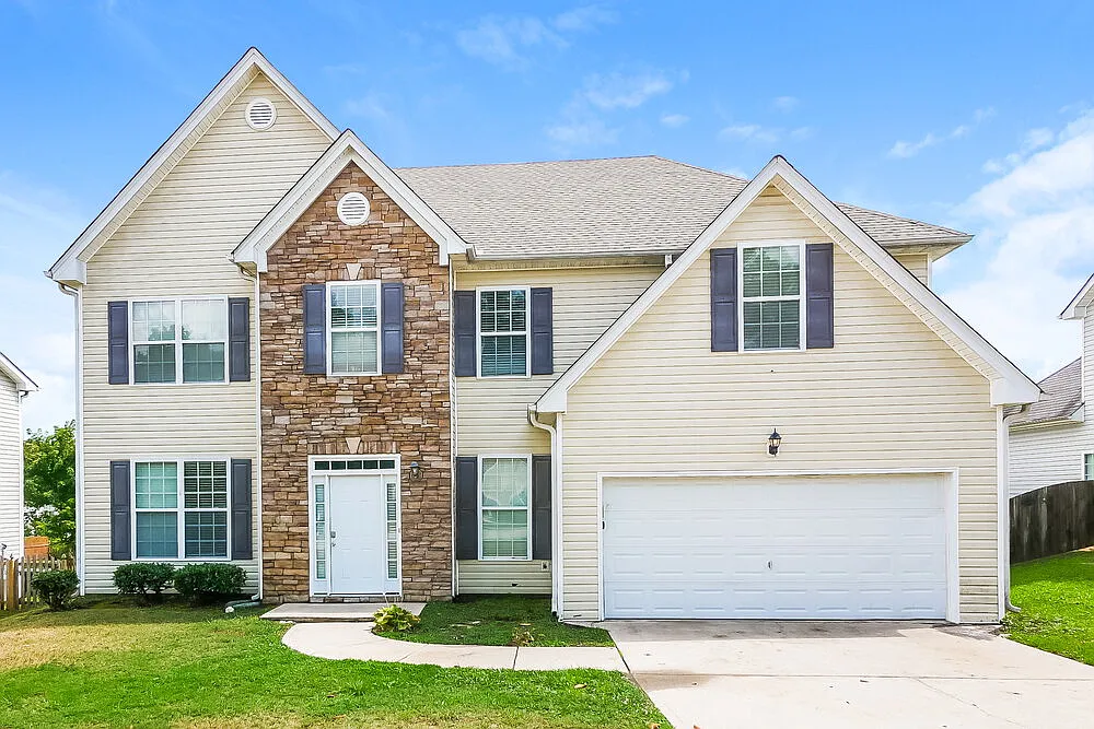 4 bed, 2.5 bath, 2746 sqft, $2,150 — Photo 1