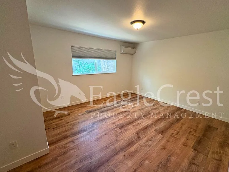 810 E Sumach St — Photo 8