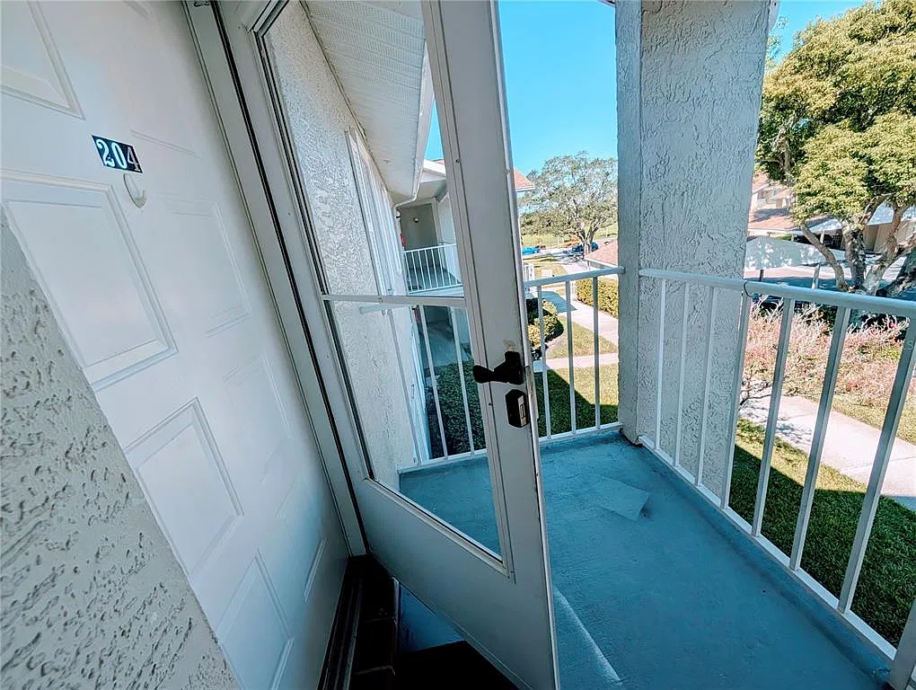2 bed, 2.0 bath, 835 sqft, $2,000 — Photo 4