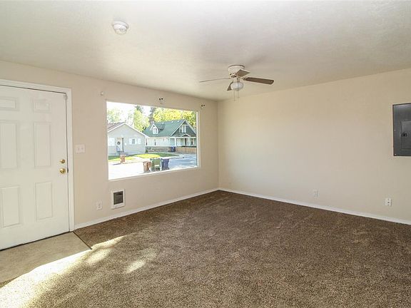 3rd image of 817 E Hoffman Ave