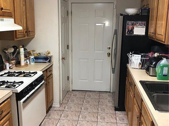 5th image of 702 SE Pine Ave