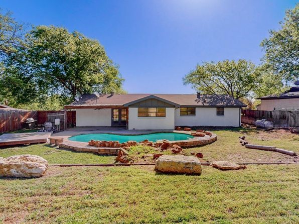 220 Clearwood Dr, Fort Worth, TX 76108