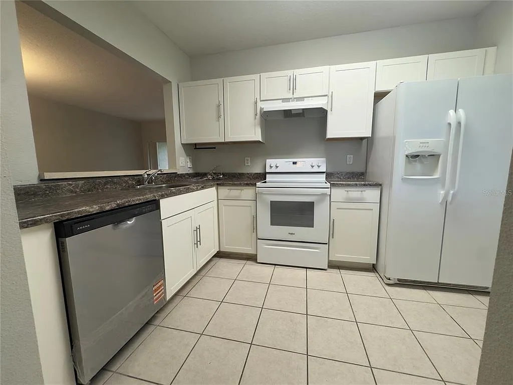 3 bed, 2.0 bath, 1151 sqft, $1,650 — Photo 3