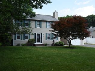 8 Corinth Dr, Worcester, MA 01606