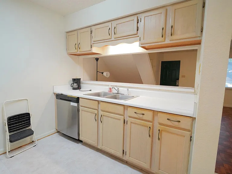 2335 Parrot Ln — Photo 6