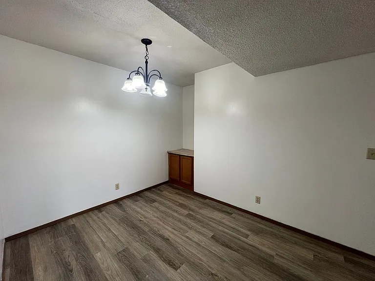Oakridge Apartments — Photo 46