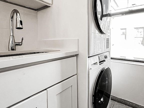 3rd image of 405 W 45th St APT 6b