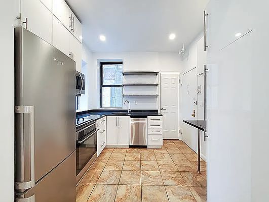 2nd image of 238 E 58th St #12B