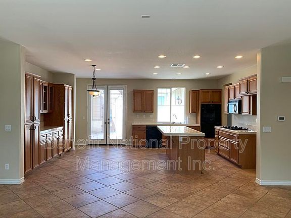 5th image of 32325 Daisy Dr