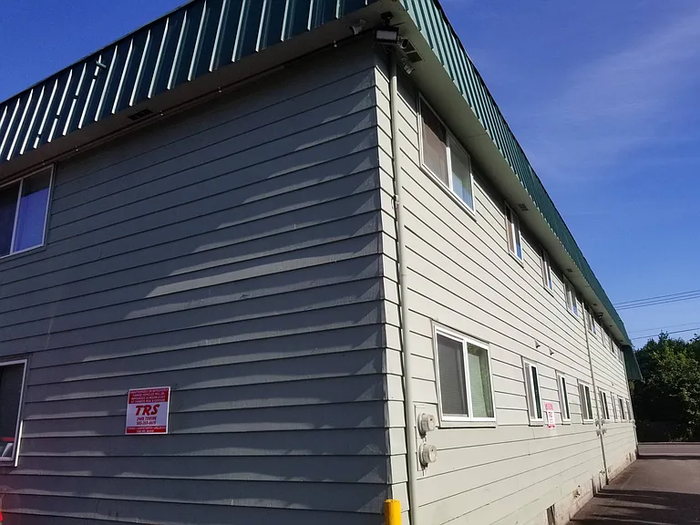 3293 Center St NE — Photo 16
