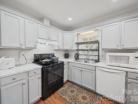 4th image of 3323 Wiseman Dr