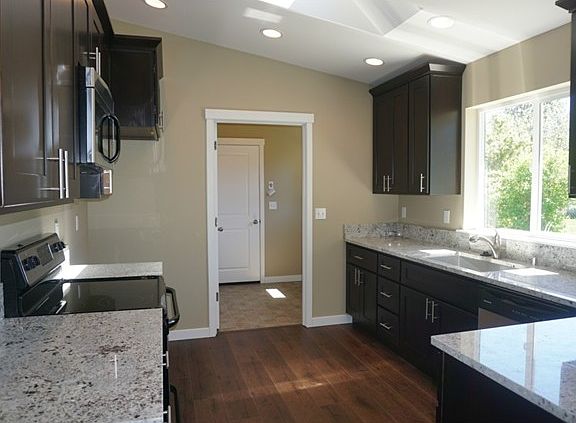2nd image of 1058 Alder Ave #B