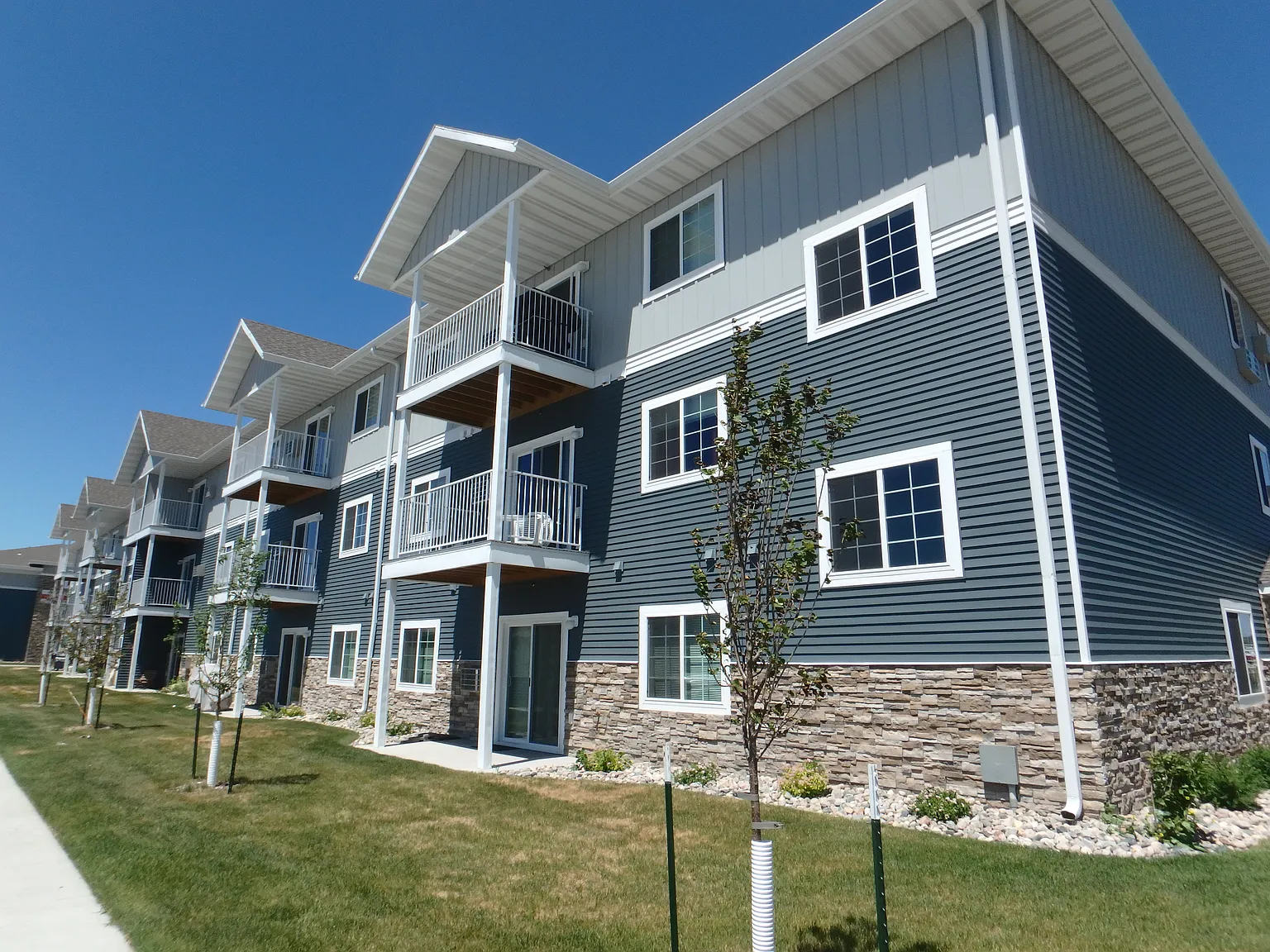 West Lake II Apartments — Photo 1