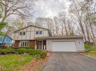 5115 N Autumn Ln, Mc Farland, WI 53558