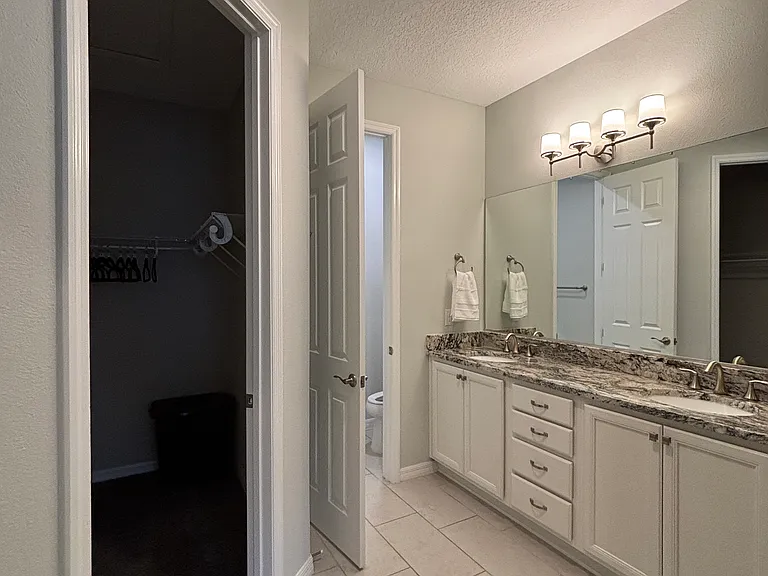 5246 NW 34th St — Photo 33