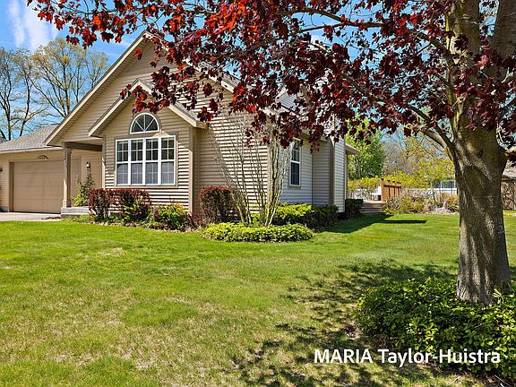 3rd image of 3689 Whispering Woods Dr