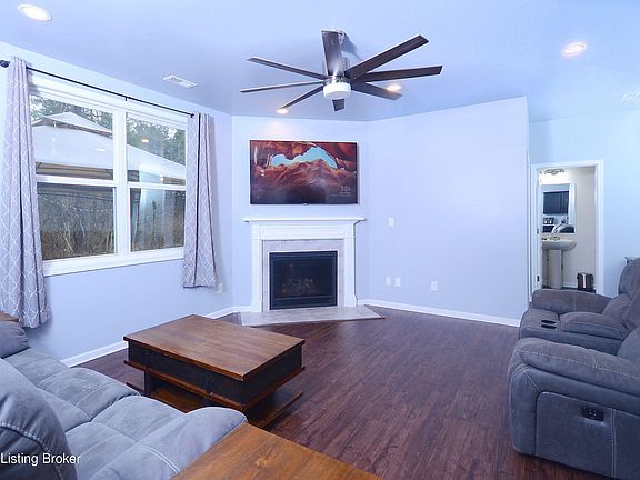 2nd image of 11806 Beacon Ct