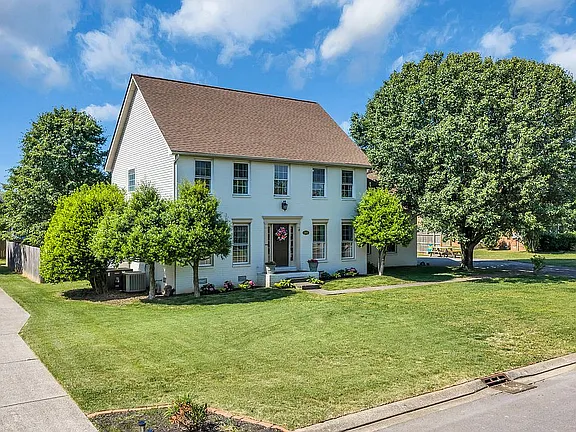 2407 Amber Glen Dr — exterior photo