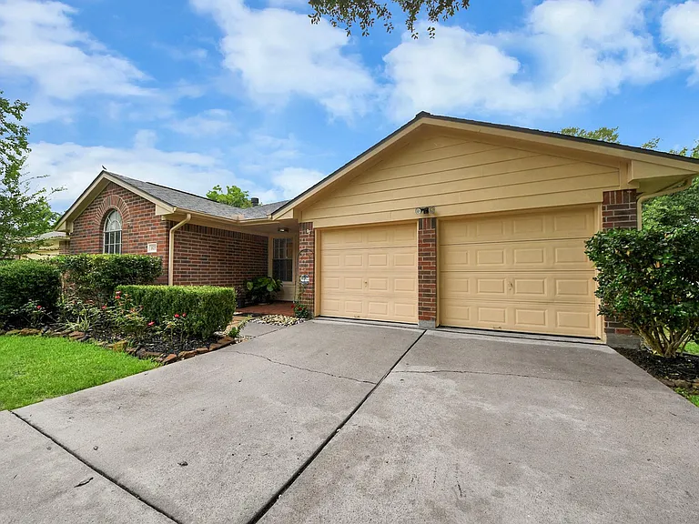 16215 Cypress Trace Dr — Photo 1