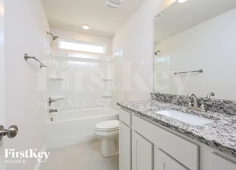 534 Hillpark Ln — Photo 13