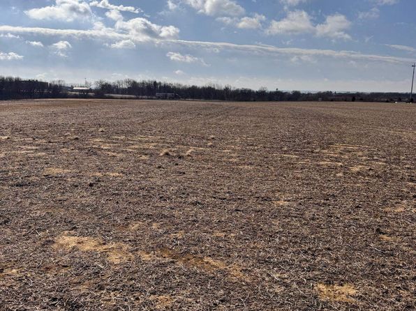 527 Badger Rd, Hazel Green, WI 53811