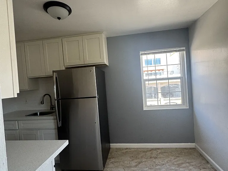 1359 Lewis St — Photo 6
