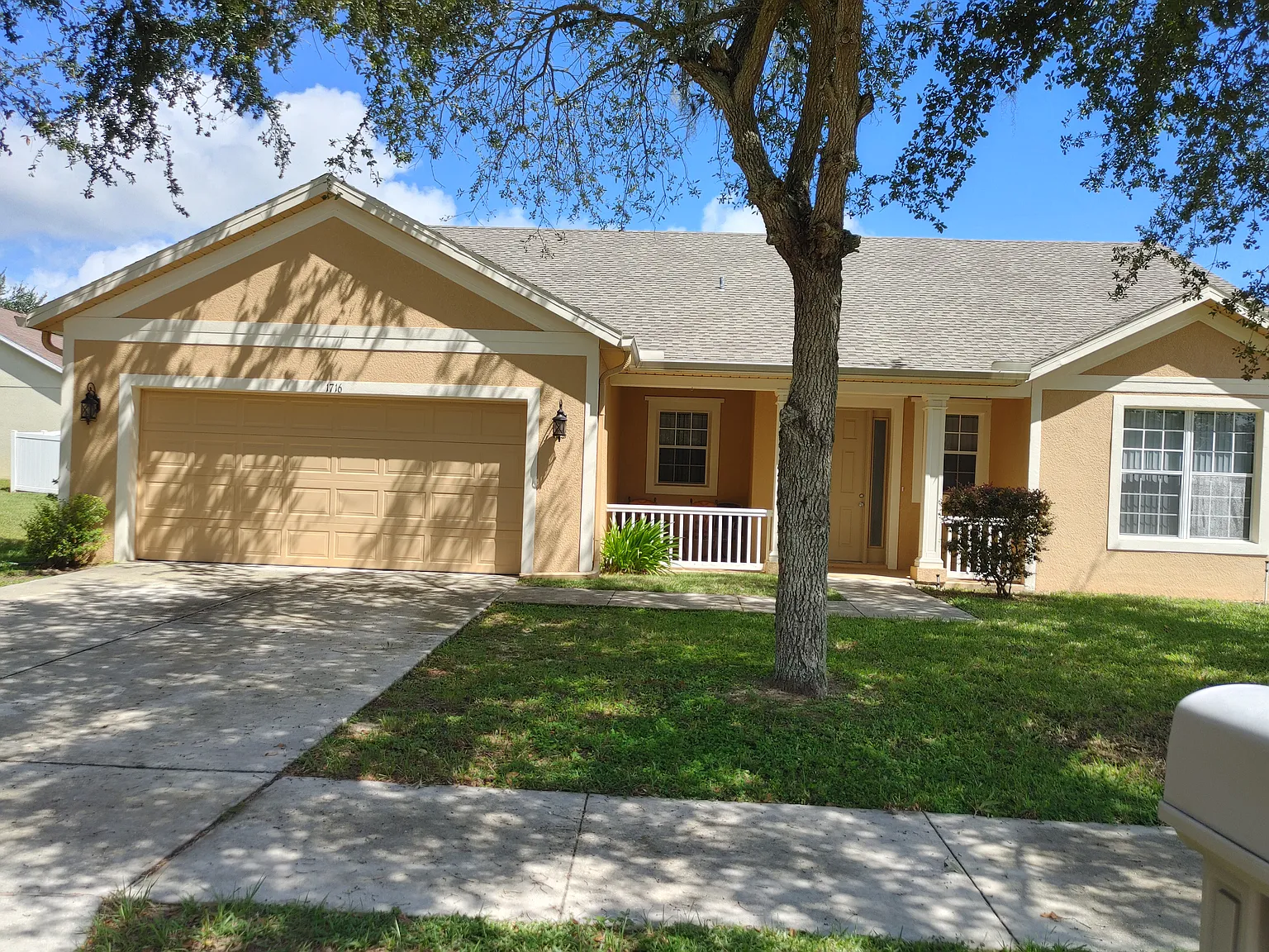 4 bed, 2076 sqft, $2,300 — Photo 2