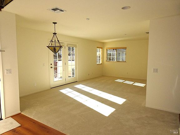 5th image of 522 Entrada Drive #206
