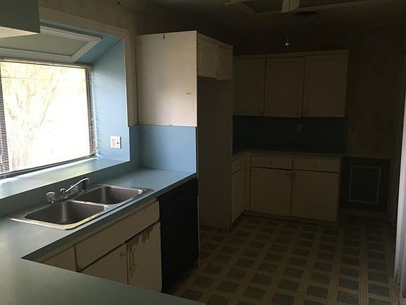 3rd image of 1403 Alpine Dr