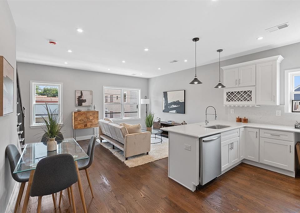 1st image of 153 Laidlaw Ave #2