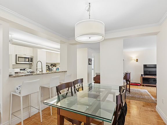 4th image of 404 E 76th St APT 4IJ