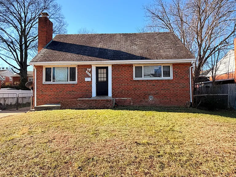 6004 Westbrook Dr — Photo 1