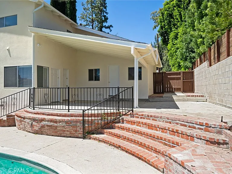 21816 Providencia St — Photo 29