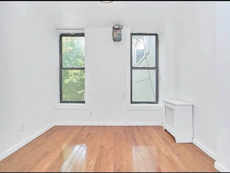 621 W 51st St #4E — Photo 7