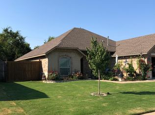 9904 SW 36th St, Yukon, OK 73099