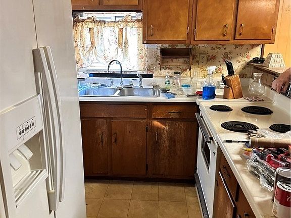 4th image of 1703 Covert St