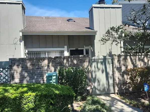 7094 Greenway Chase St, Houston, TX 77072