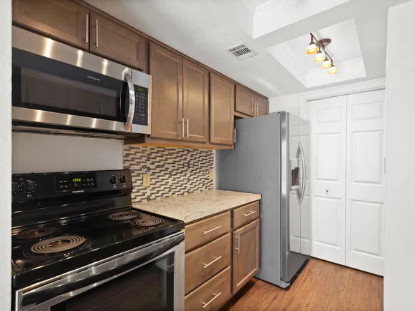 105 Maplewood Dr APT B, Victoria, TX 77901