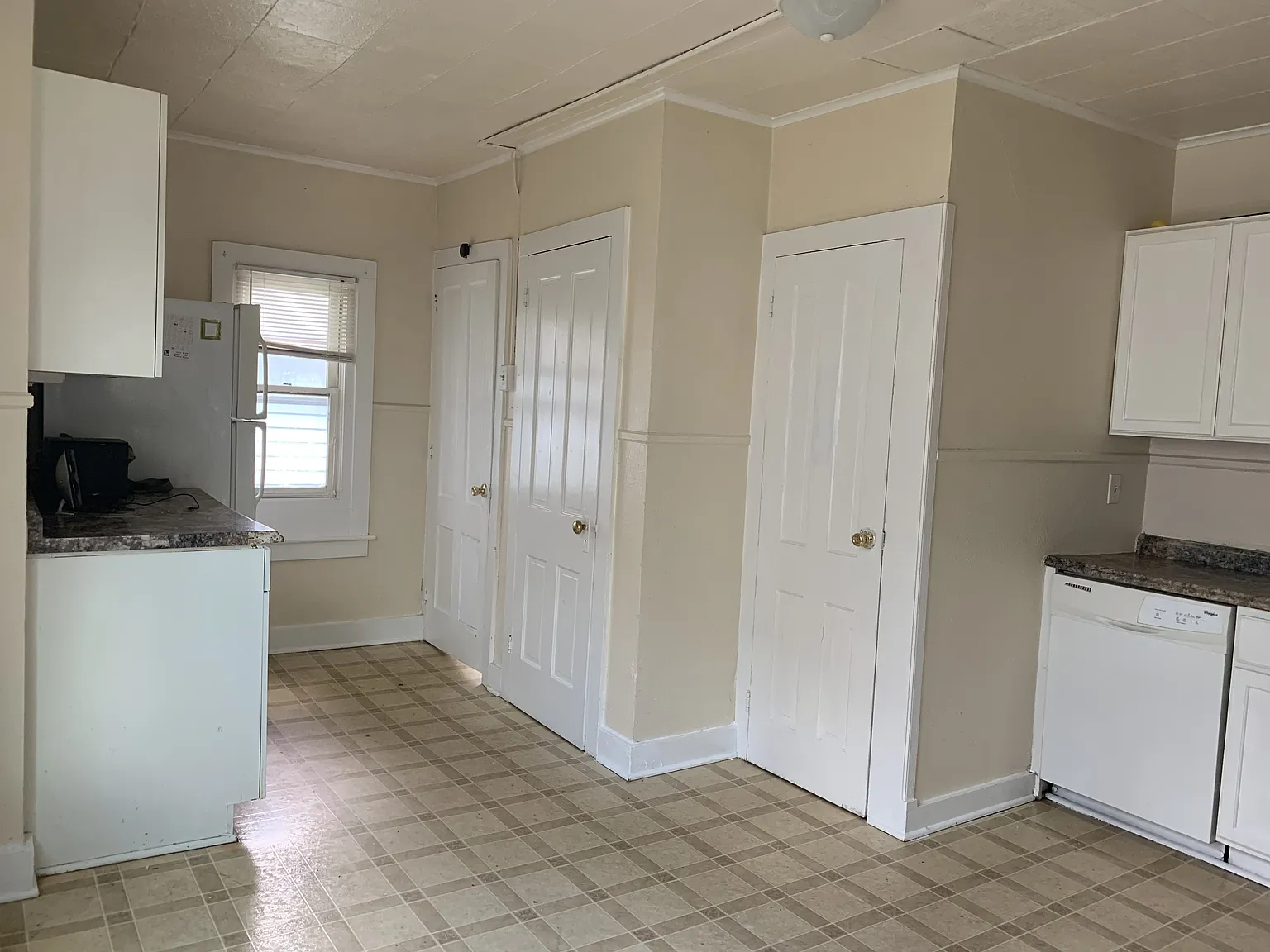 1009 Broad St — Photo 3