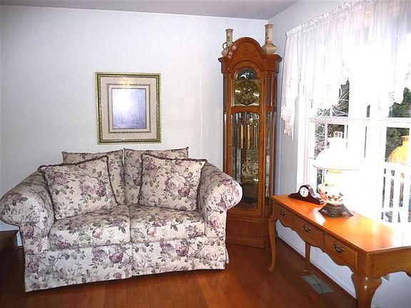2nd image of 8241 Nightshade Dr